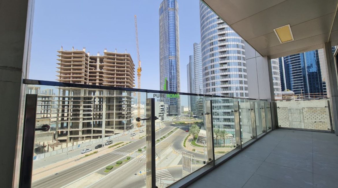 Spacious 2BR Apt | Great Amenities | Premium Location