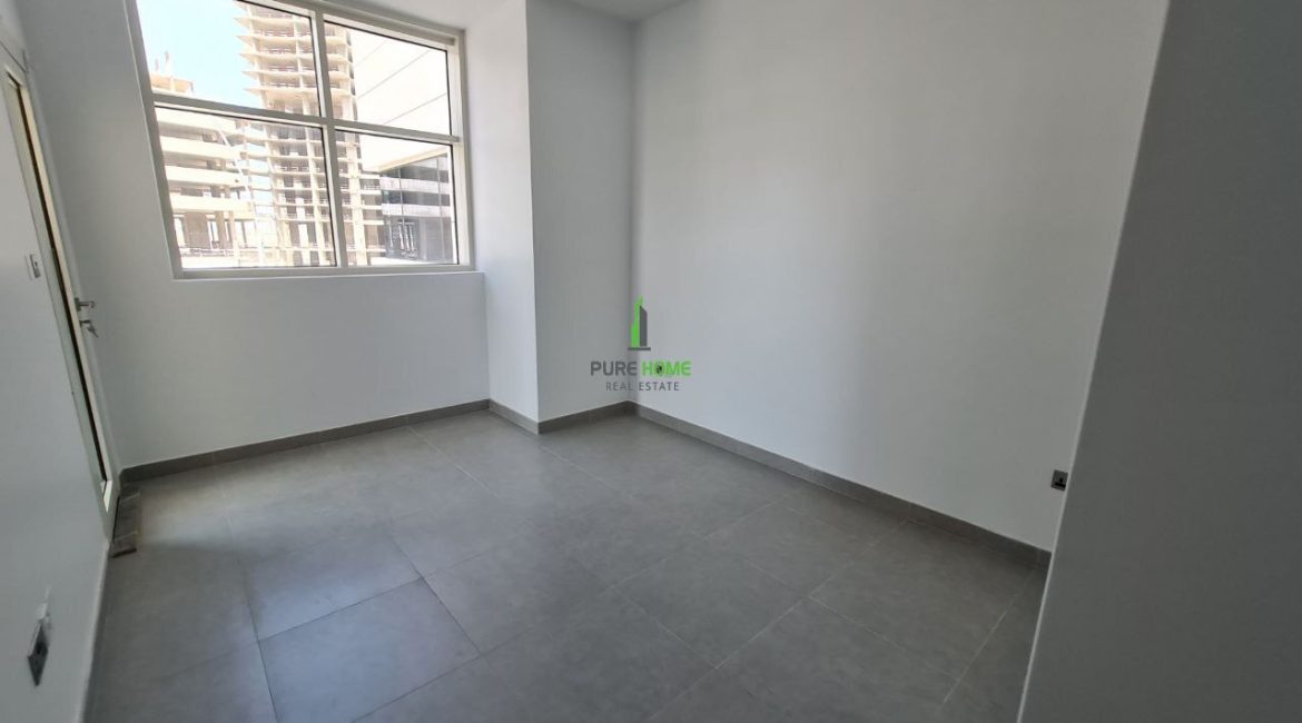 Spacious 2BR Apt | Great Amenities | Premium Location