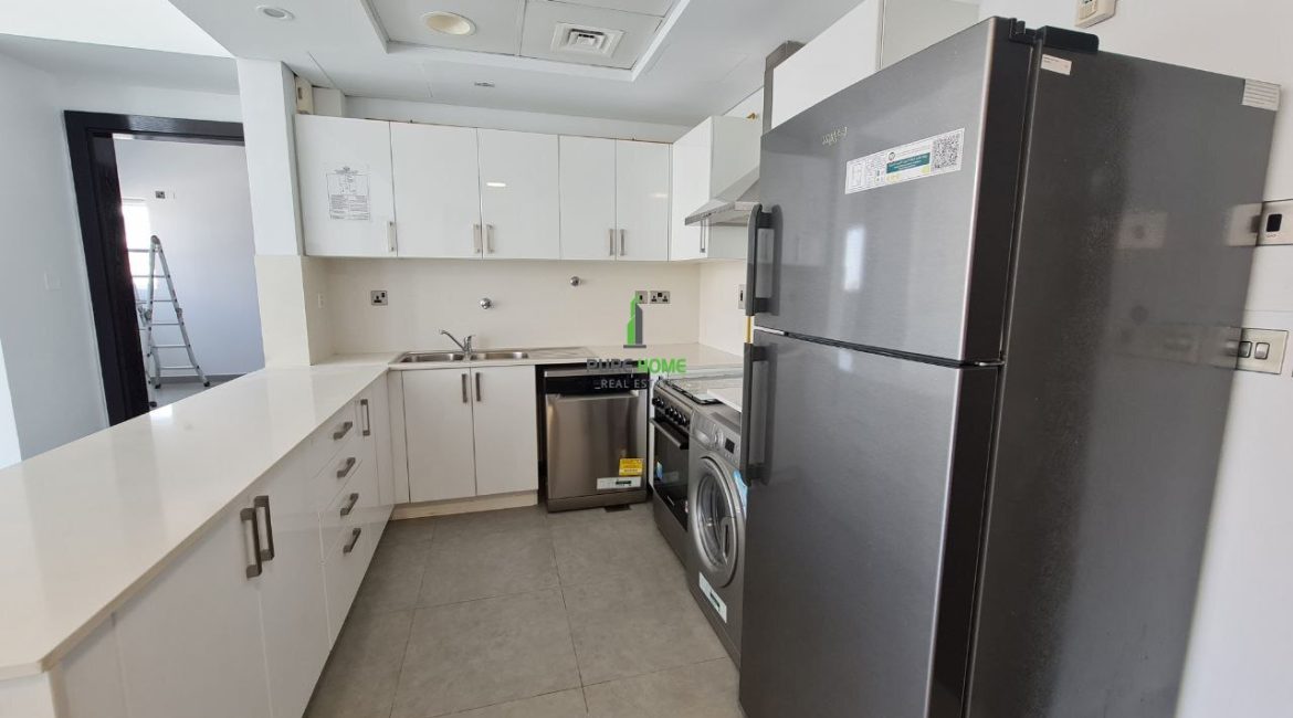 Spacious 2BR Apt | Great Amenities | Premium Location
